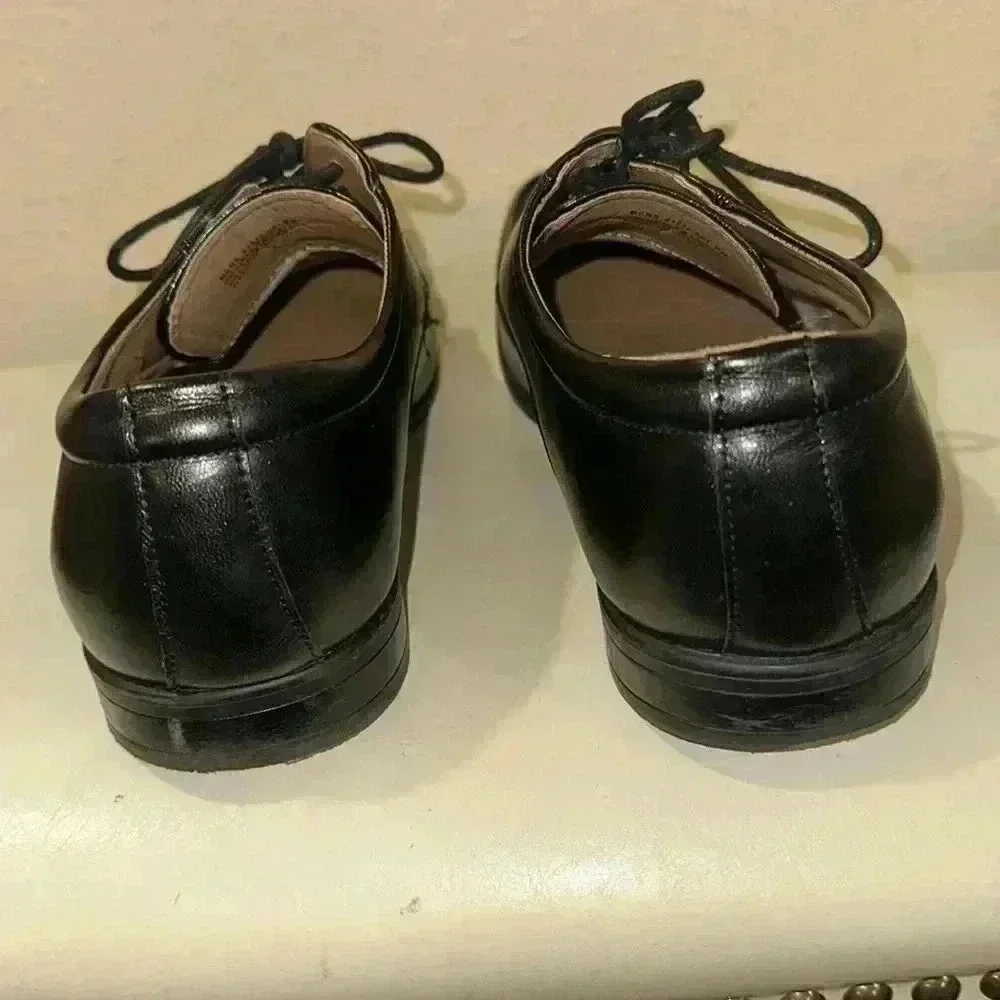 Nunn Bush lace up dress shoes size 8